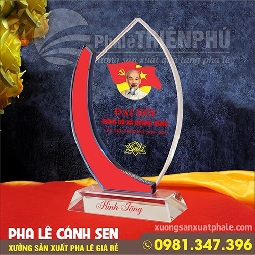 hoa sen pha lê