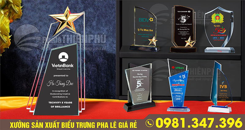 Mẫu kỷ niệm chương pha lê tôn vinh
