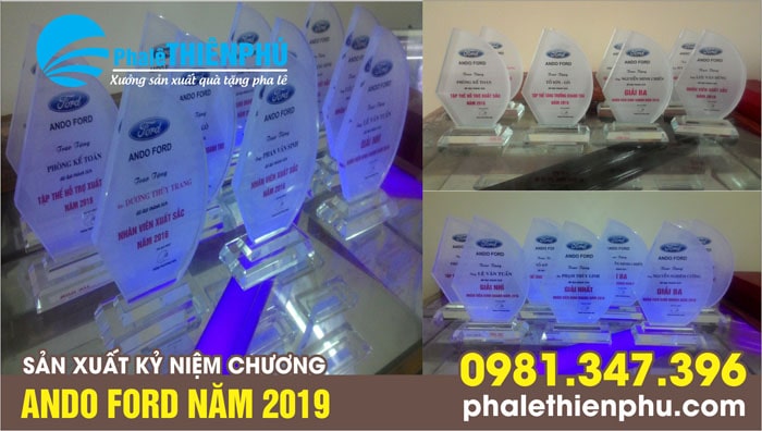 sản xuất kỷ niệm chương pha lê logo ford