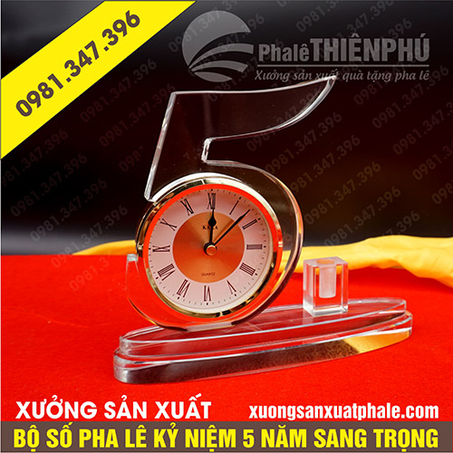 Bộ số pha lê kỷ niệm 5 năm gắn đồng hồ to