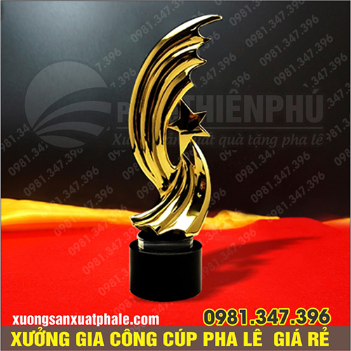 Cúp pha lê một ngôi sao bay